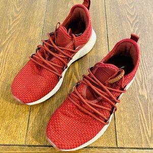 Puma maroon soft foam running shoes